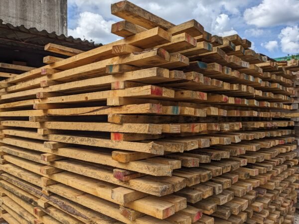 Barrote 3" x 2.5 m pino construcción